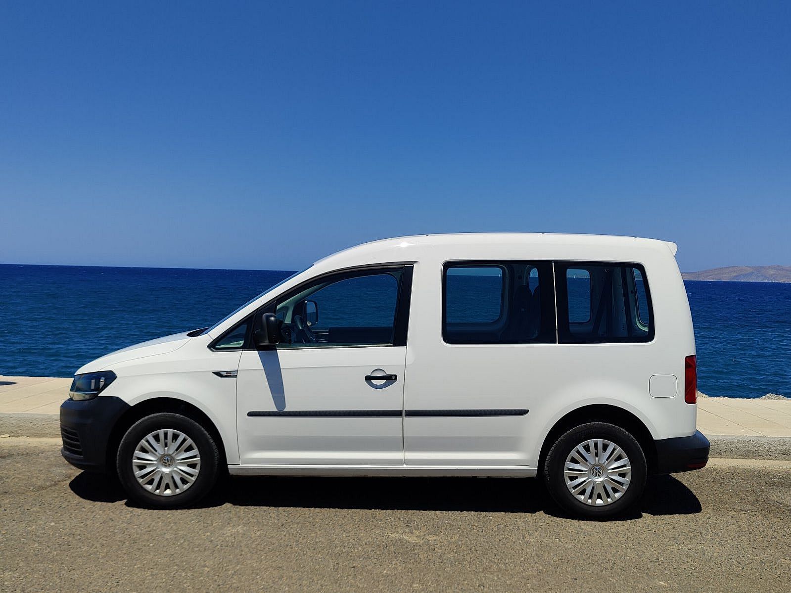 Volkswagen Caddy 5 seater 1.0